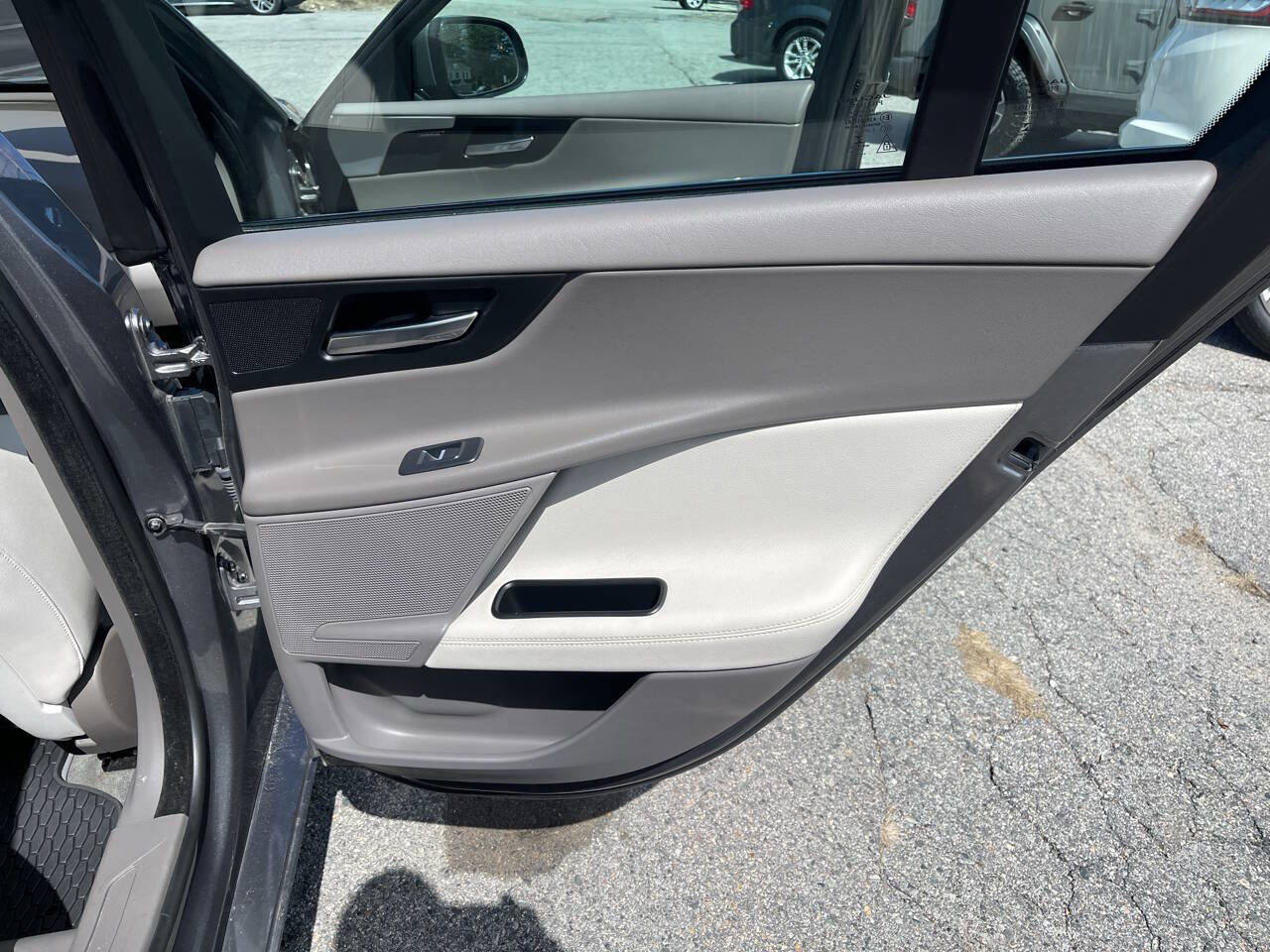 Used 2017 Jaguar XE Prestige image 24