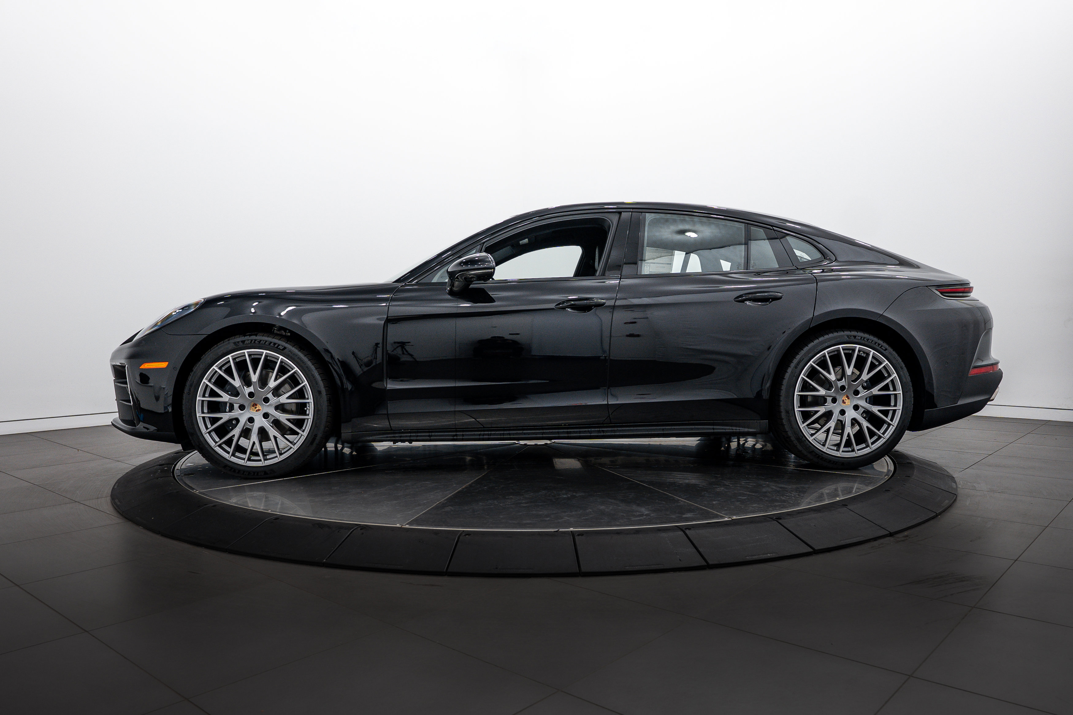 New 2026 Porsche Panamera 4 image 2