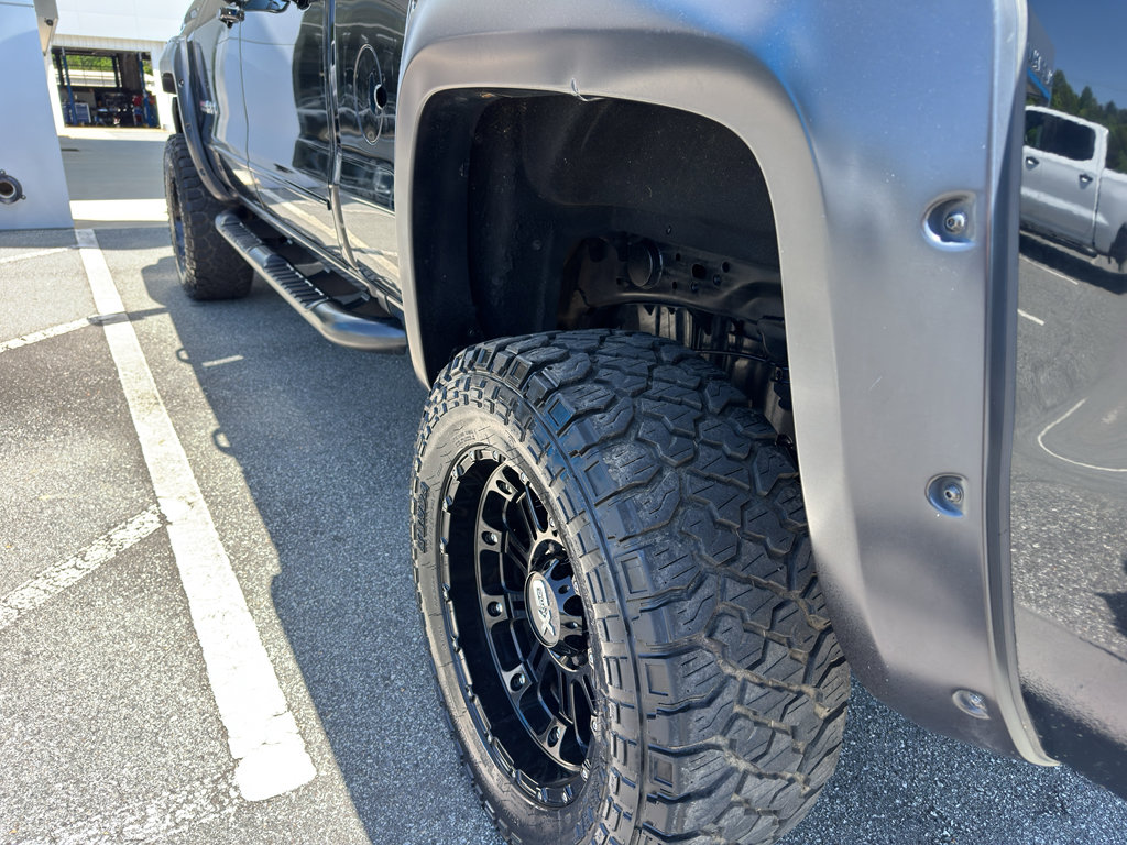 Used 2018 GMC Sierra 2500 SLT w/ All Terrain HD Package AWD/4WD image 8