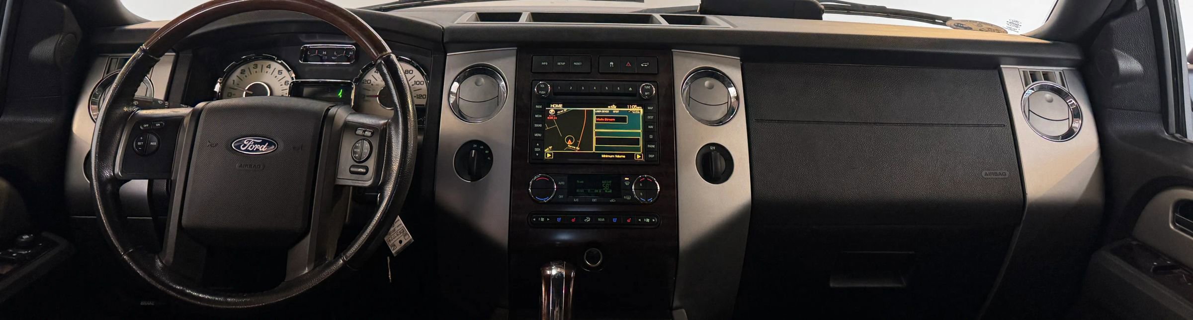 Used 2010 Ford Expedition Limited image 24