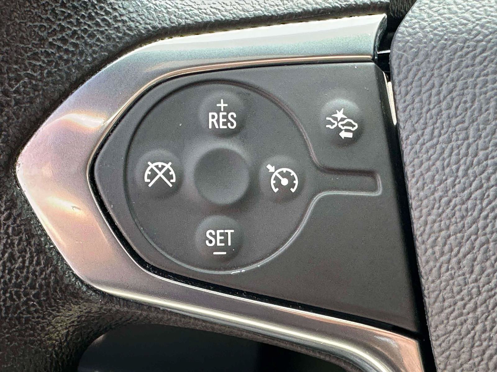 Used 2023 Chevrolet Traverse LS AWD/4WD image 18