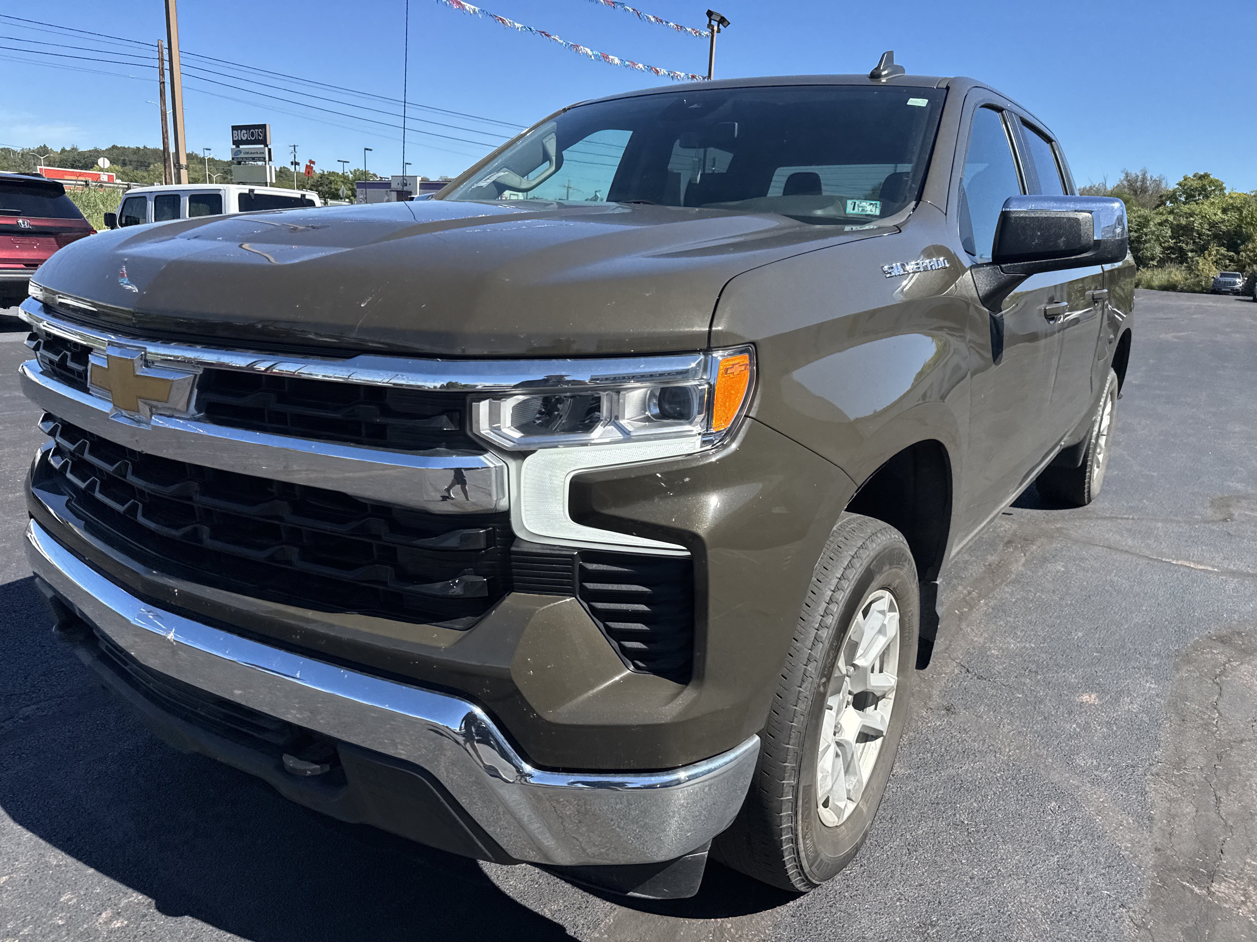 Used 2023 Chevrolet Silverado 1500 LT AWD/4WD image 10