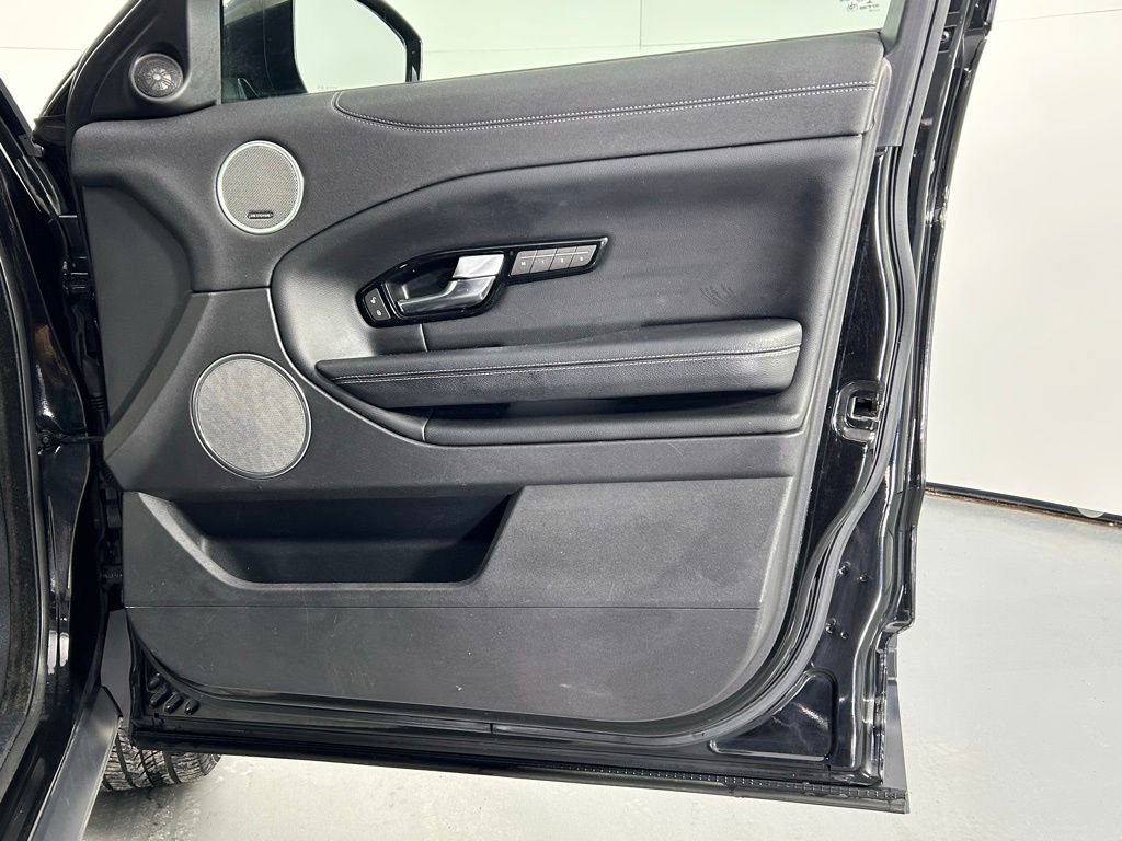 Used 2017 Land Rover Range Rover Evoque SE Premium image 9