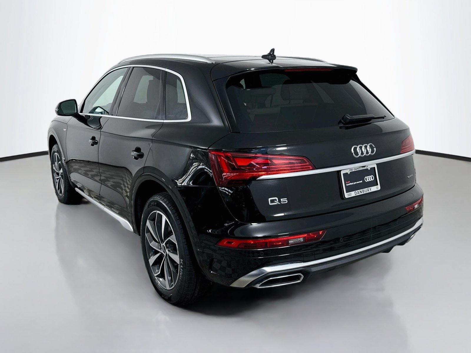 Used 2024 Audi Q5 2.0T Premium w/ Convenience Package AWD/4WD image 3