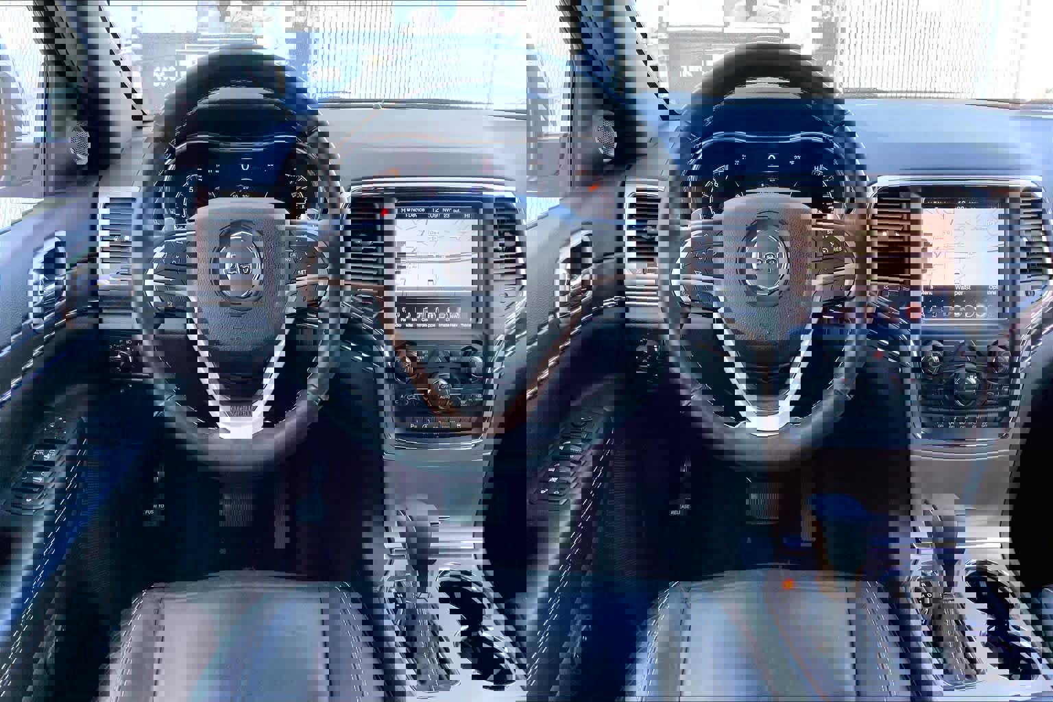 Used 2016 Jeep Grand Cherokee Limited image 6