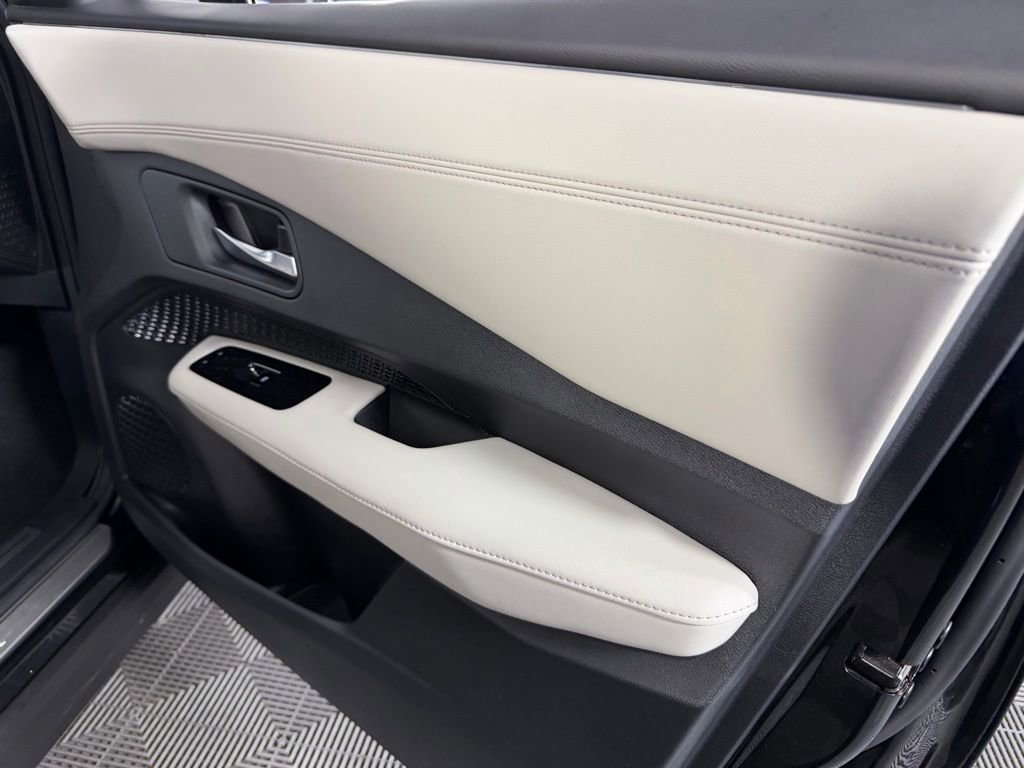 Used 2023 Nissan Ariya AWD image 33