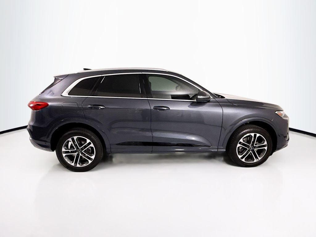 Certified 2025 Audi Q5 Premium w/ Convenience Package AWD/4WD image 4
