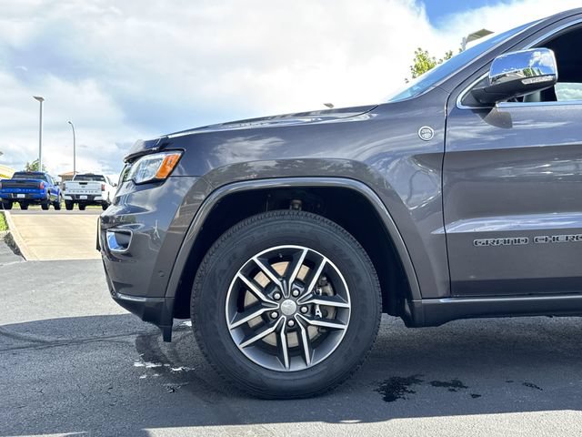 Used 2018 Jeep Grand Cherokee Overland AWD/4WD image 32
