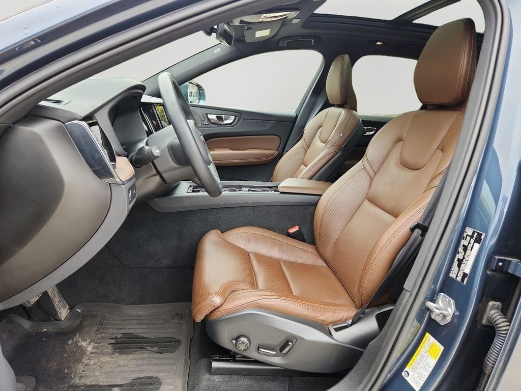 Used 2022 Volvo XC60 B5 Inscription w/ Climate Package image 14