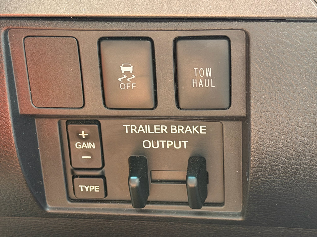 Used 2016 Toyota Tundra SR5 w/ TRD Off Road Package AWD/4WD image 16