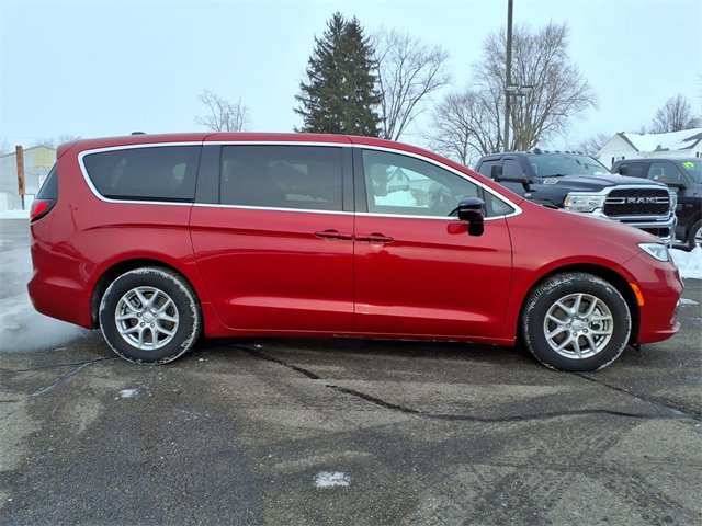 New 2026 Chrysler Pacifica Select image 8