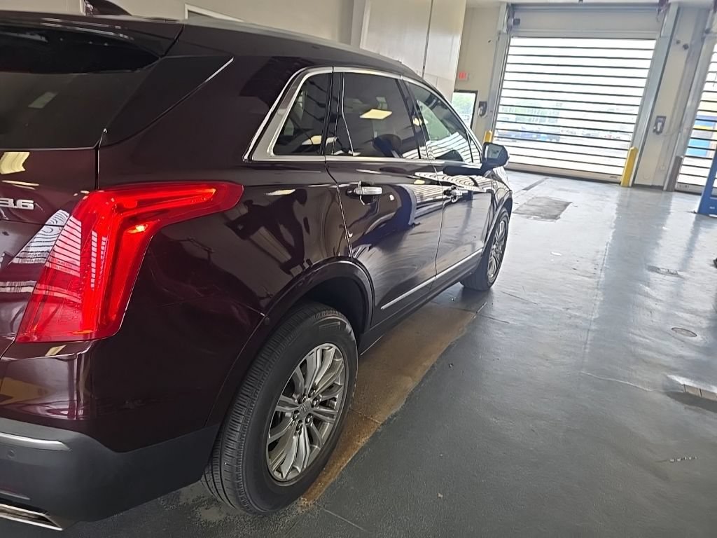 Used 2017 Cadillac XT5 Luxury w/ Driver Awareness Package AWD/4WD image 3
