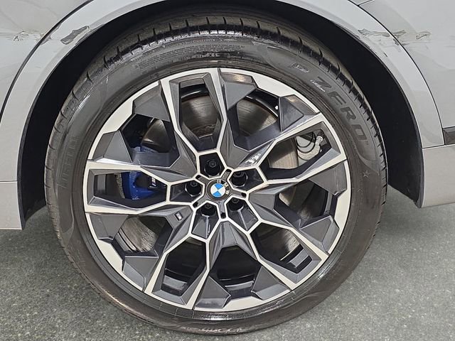 Used 2024 BMW X7 M60i w/ Executive Package image 33
