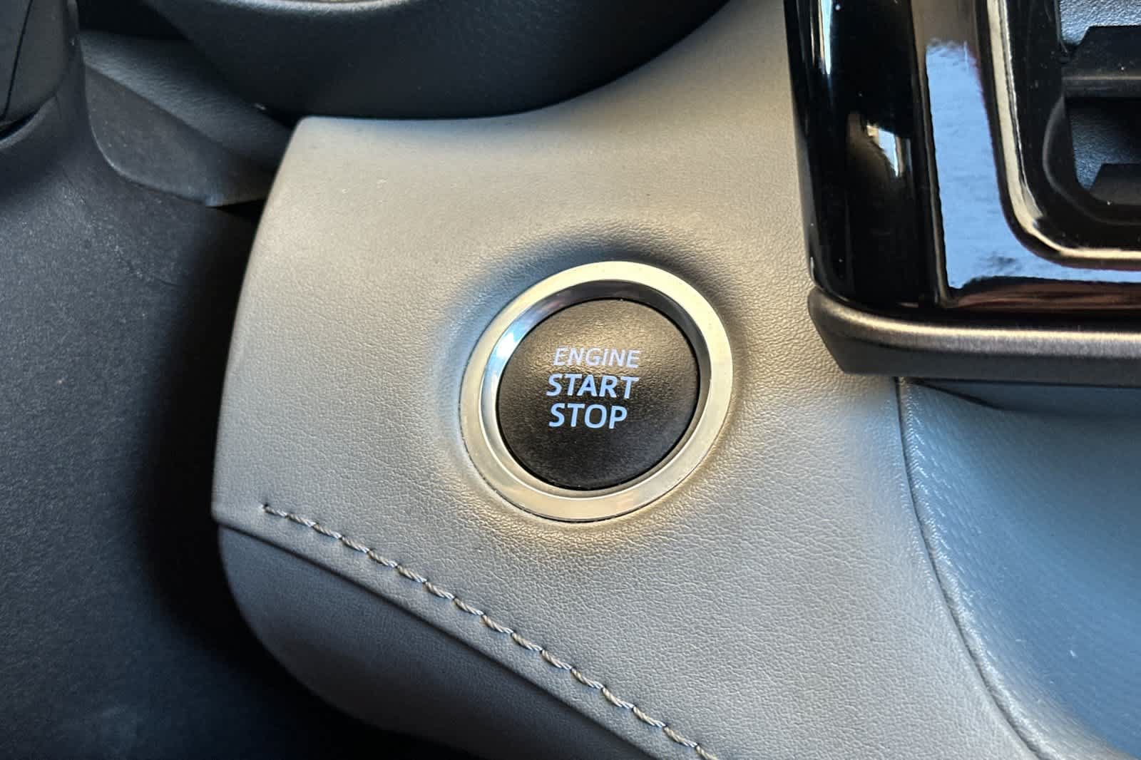 Used 2021 Toyota Highlander XLE AWD/4WD image 25
