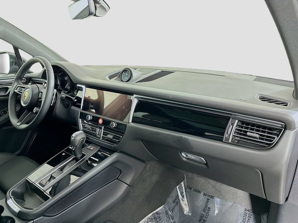 Certified 2026 Porsche Macan AWD/4WD image 32