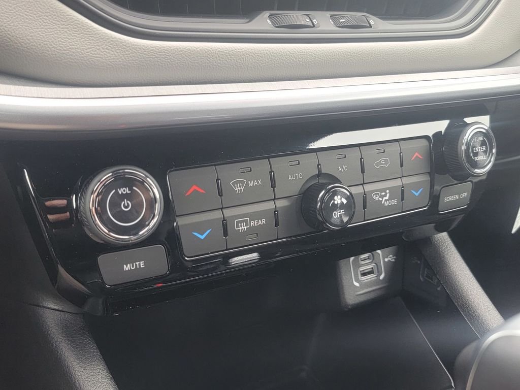 New 2026 Jeep Compass Limited w/ Sun, Sound & Navigation Group AWD/4WD image 17