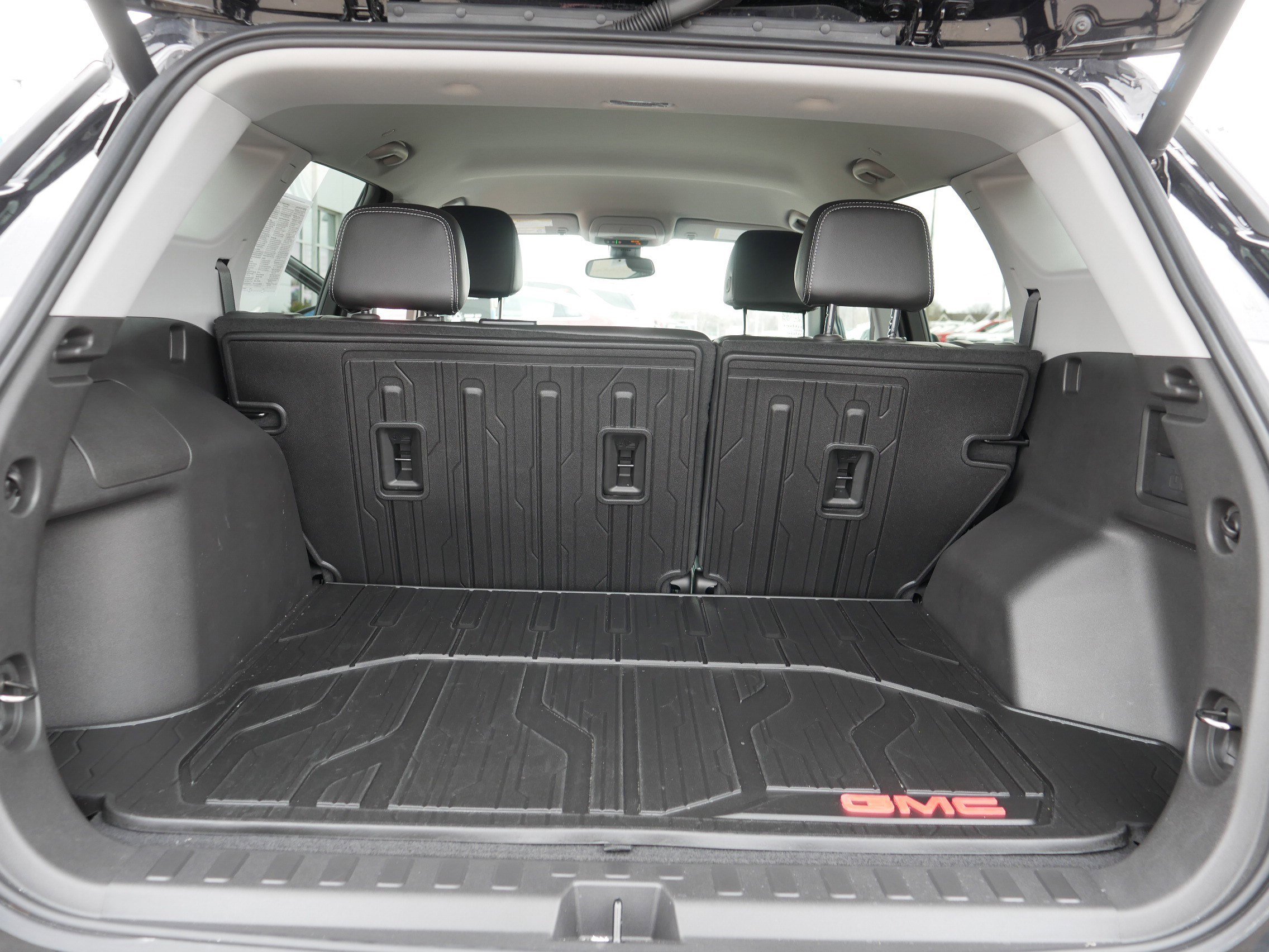 Used 2024 GMC Terrain SLT w/ Infotainment Package II image 18