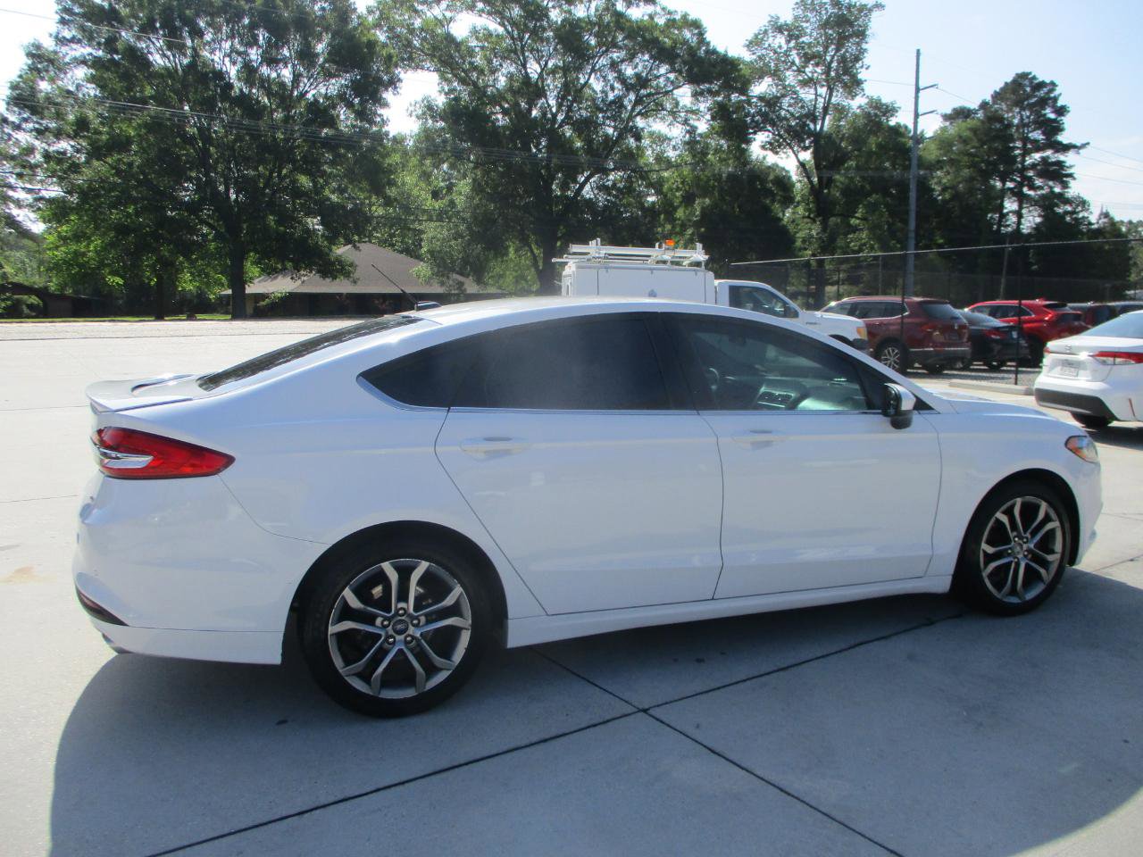 Used 2017 Ford Fusion SE w/ Equipment Group 201A image 8