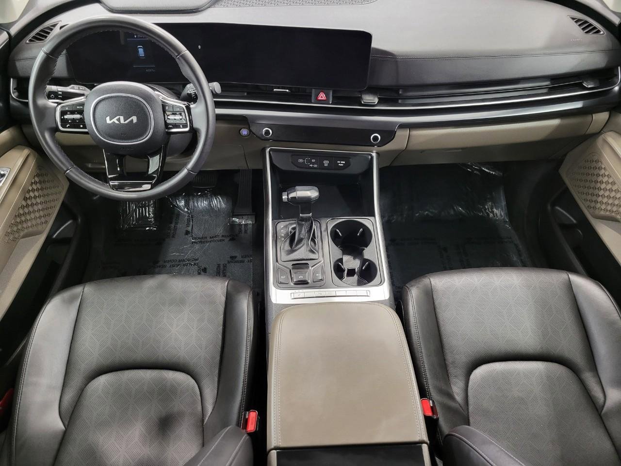 Used 2025 Kia Carnival FWD image 6