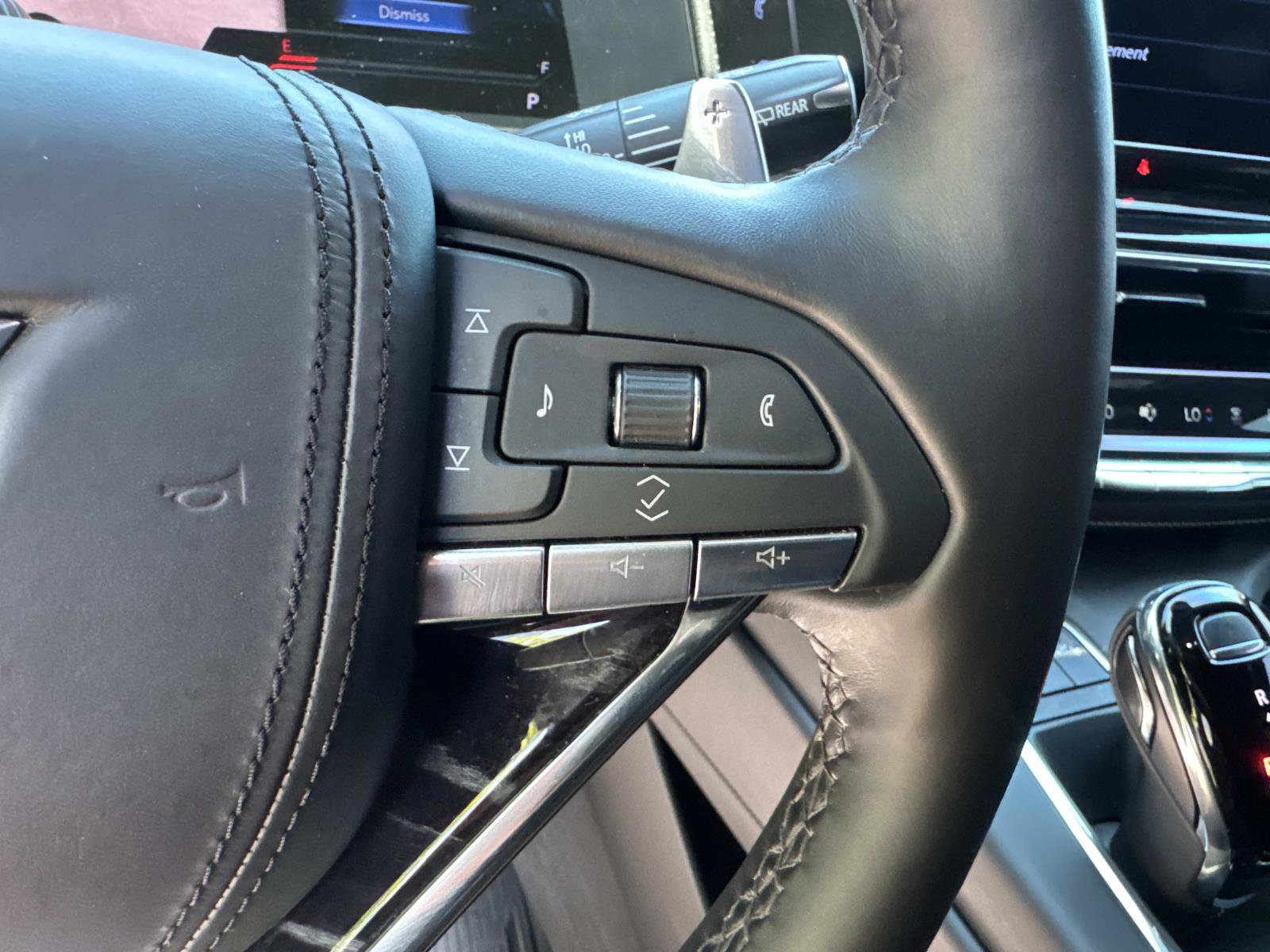 Used 2023 Cadillac Escalade ESV V AWD/4WD image 32