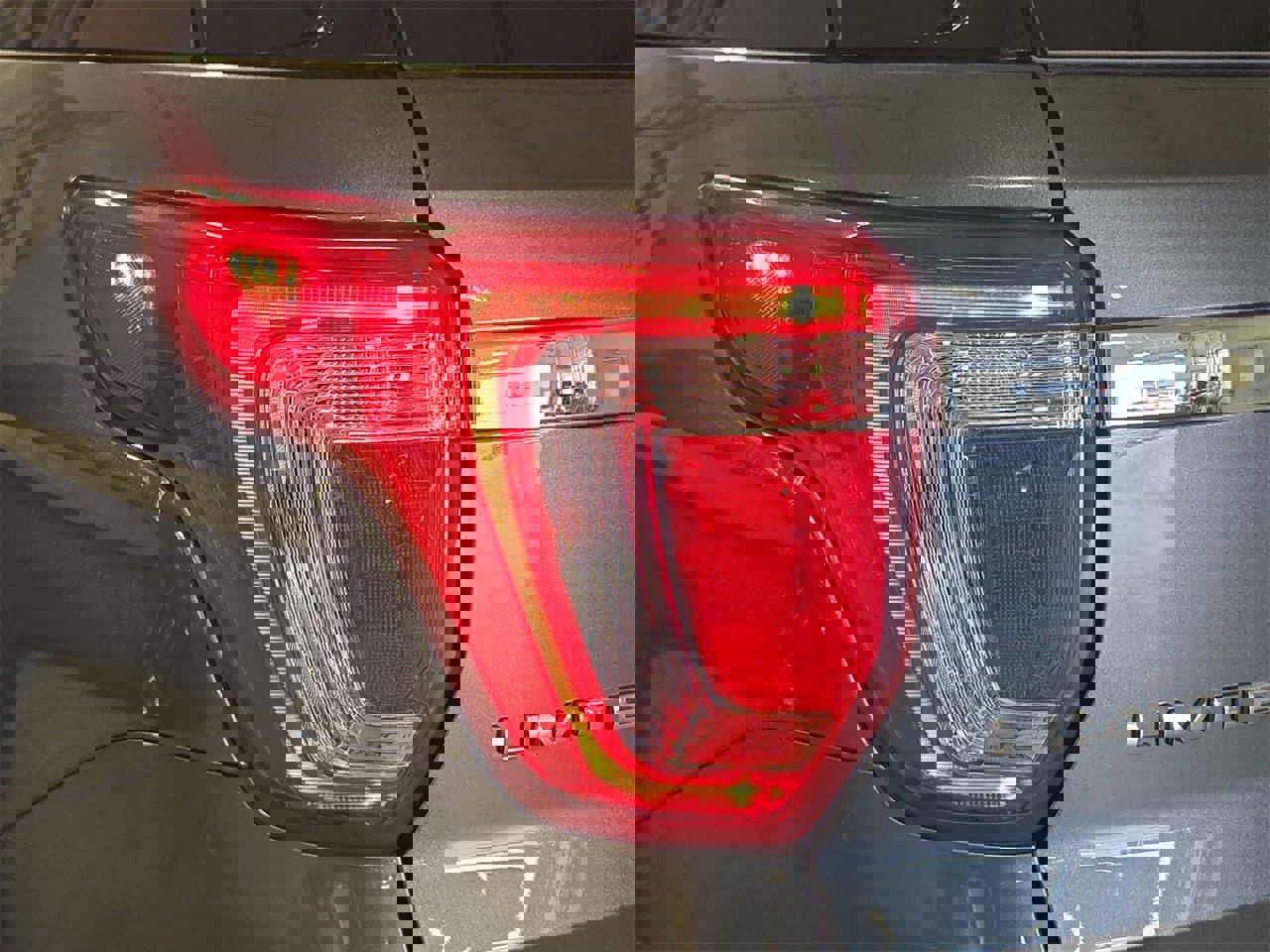 Used 2018 Ford Explorer Limited image 35