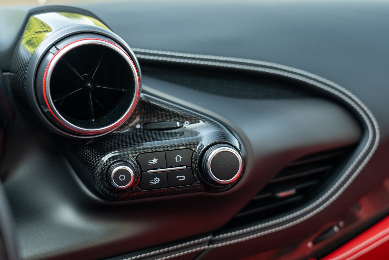 Used 2022 Ferrari F8 Tributo RWD image 45