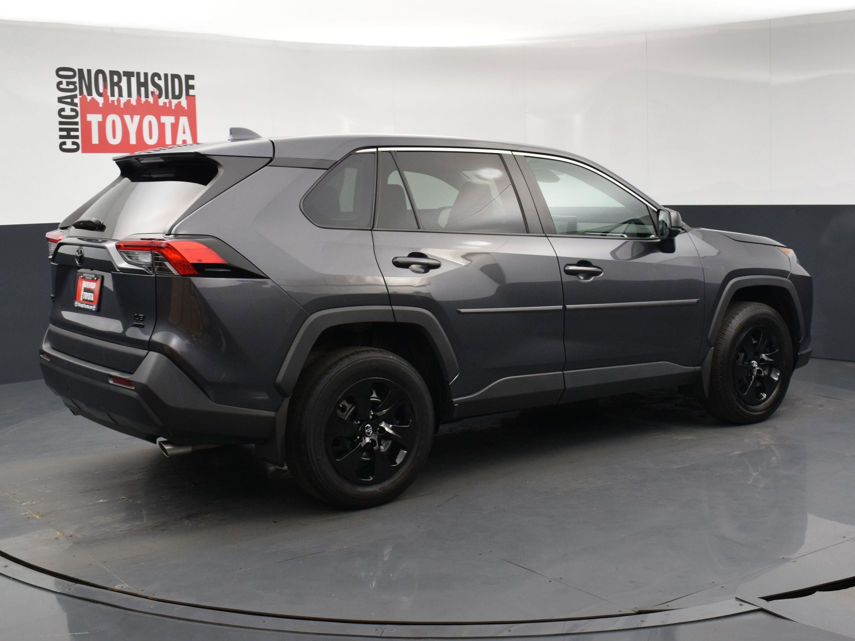 Used 2022 Toyota RAV4 LE image 4