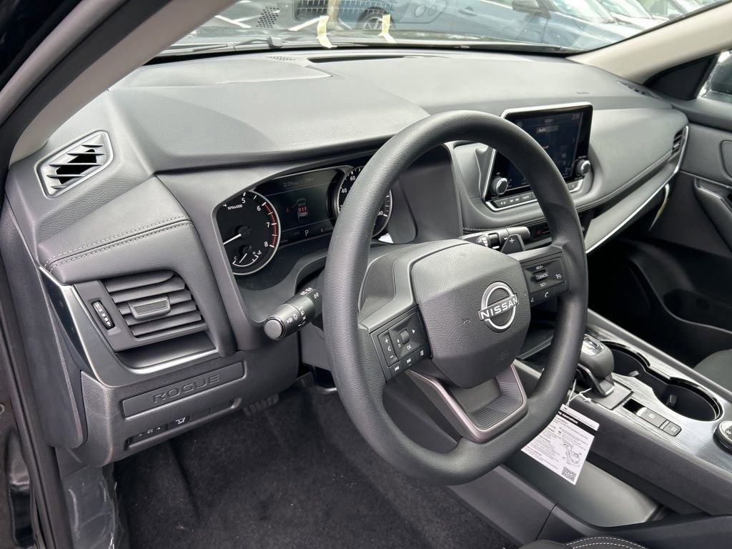 Used 2025 Nissan Rogue S AWD/4WD image 16