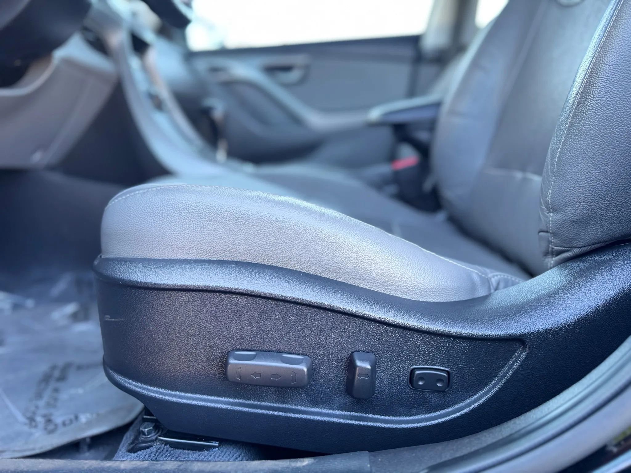 Used 2013 Hyundai Elantra Limited image 13