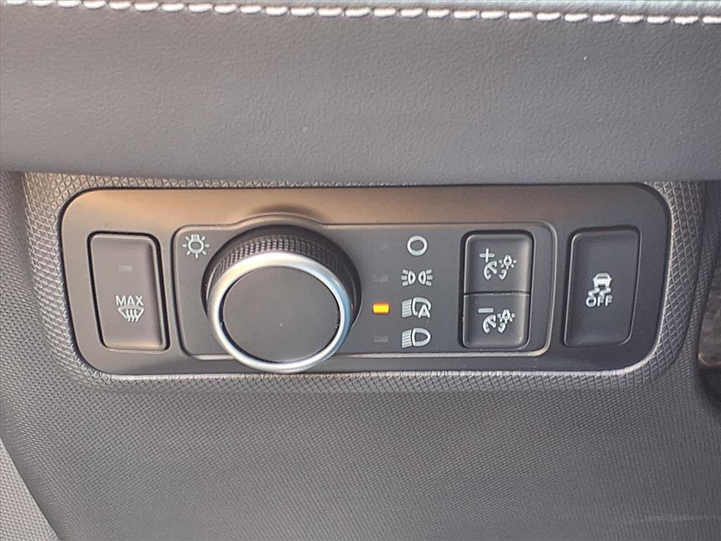 Used 2025 Ford Mustang Mach-E Select image 12