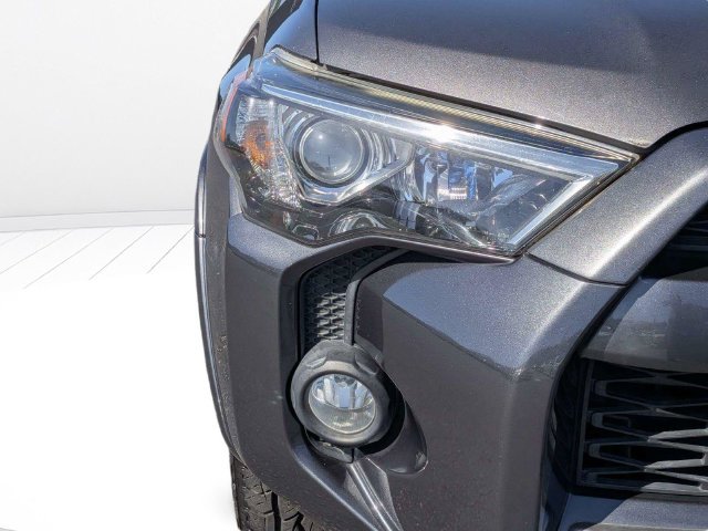 Used 2018 Toyota 4Runner TRD Off-Road AWD/4WD image 9