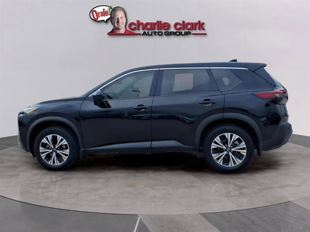 Used 2023 Nissan Rogue SV image 2