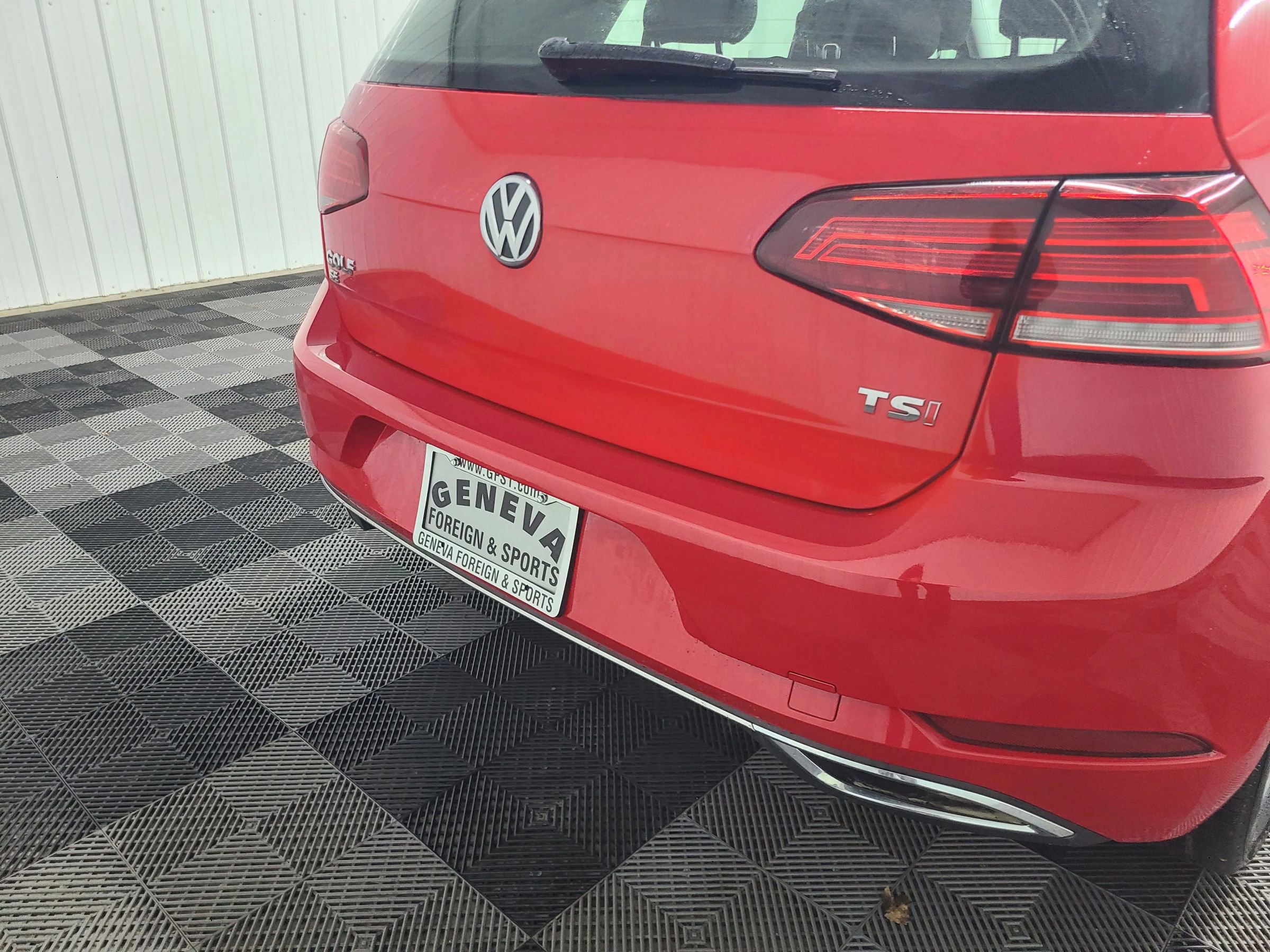 Used 2018 Volkswagen Golf SE image 19