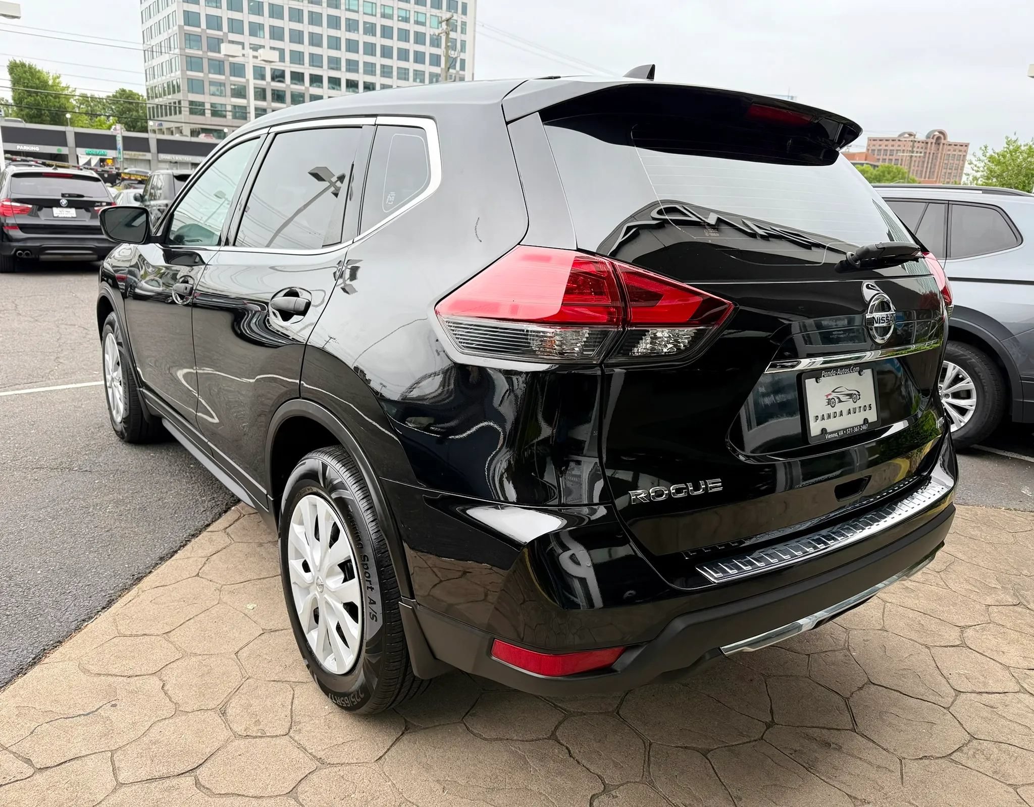 Used 2017 Nissan Rogue S AWD/4WD image 5