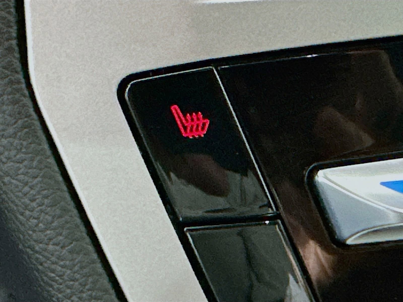 Used 2022 Ford Explorer XLT AWD/4WD image 20