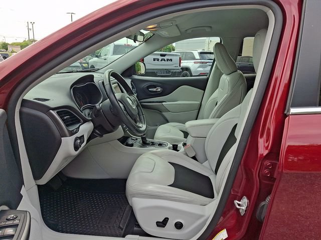 Certified 2020 Jeep Cherokee Latitude Plus w/ Cold Weather Group AWD/4WD image 13