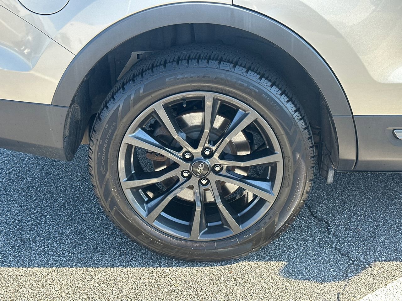 Used 2017 Ford Explorer XLT w/ Equipment Group 202A FWD image 17
