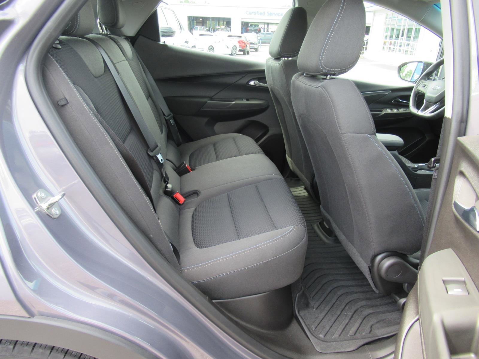 Used 2023 Chevrolet Bolt LT FWD image 31