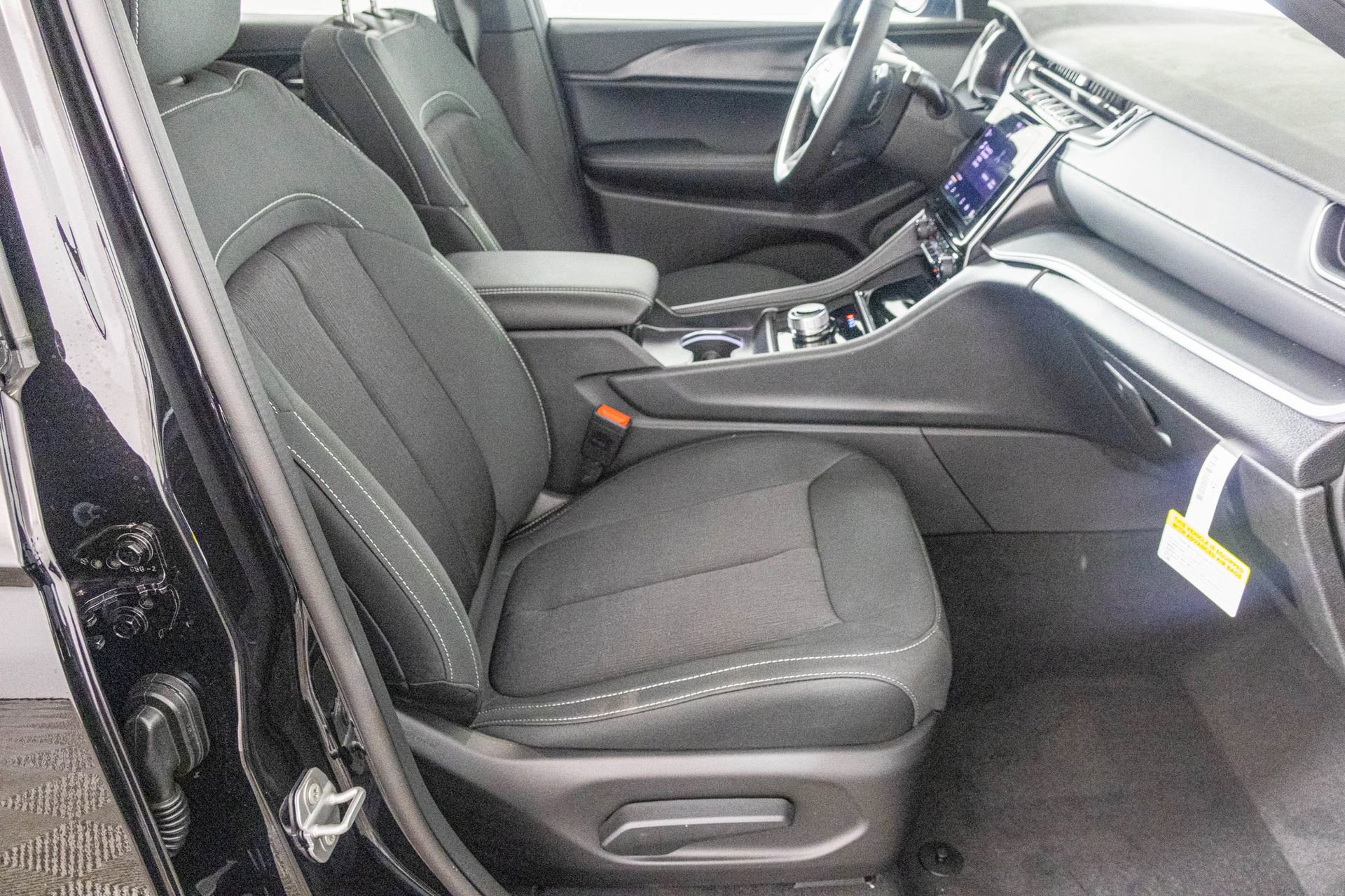 New 2025 Jeep Grand Cherokee L Laredo w/ Luxury Tech Group I image 38