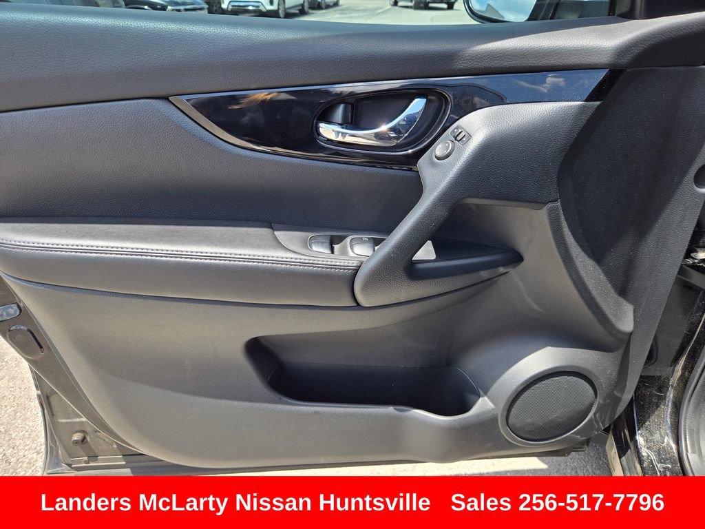 Used 2022 Nissan Rogue Sport SV FWD image 19