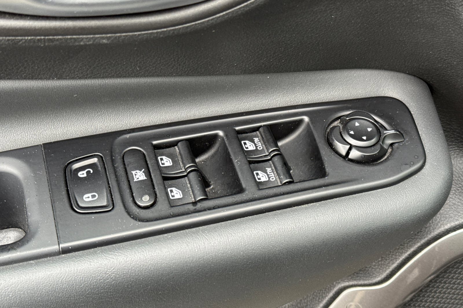 Used 2022 Jeep Renegade Latitude w/ Convenience Group image 12