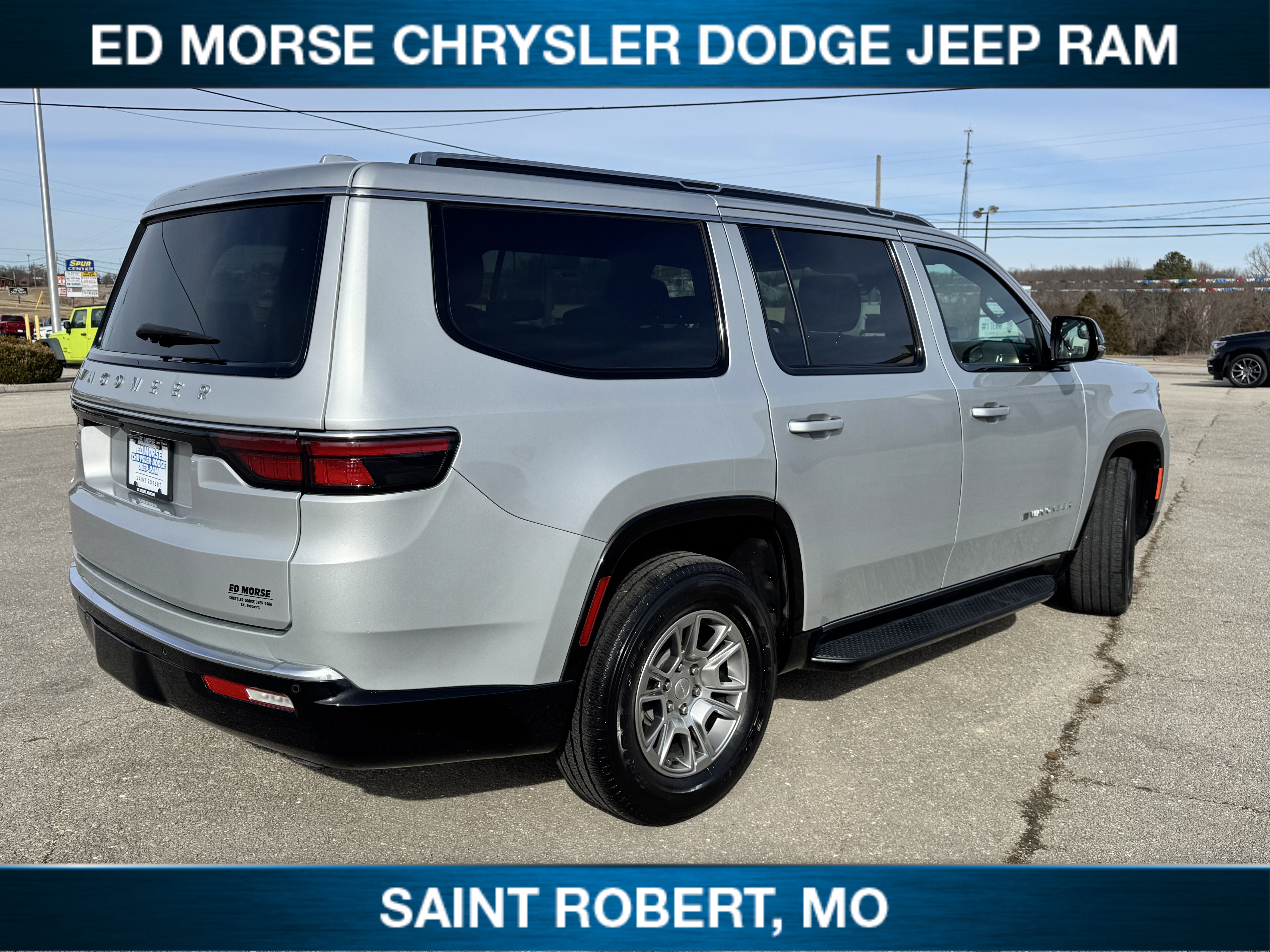 Used 2023 Jeep Wagoneer 4WD image 4