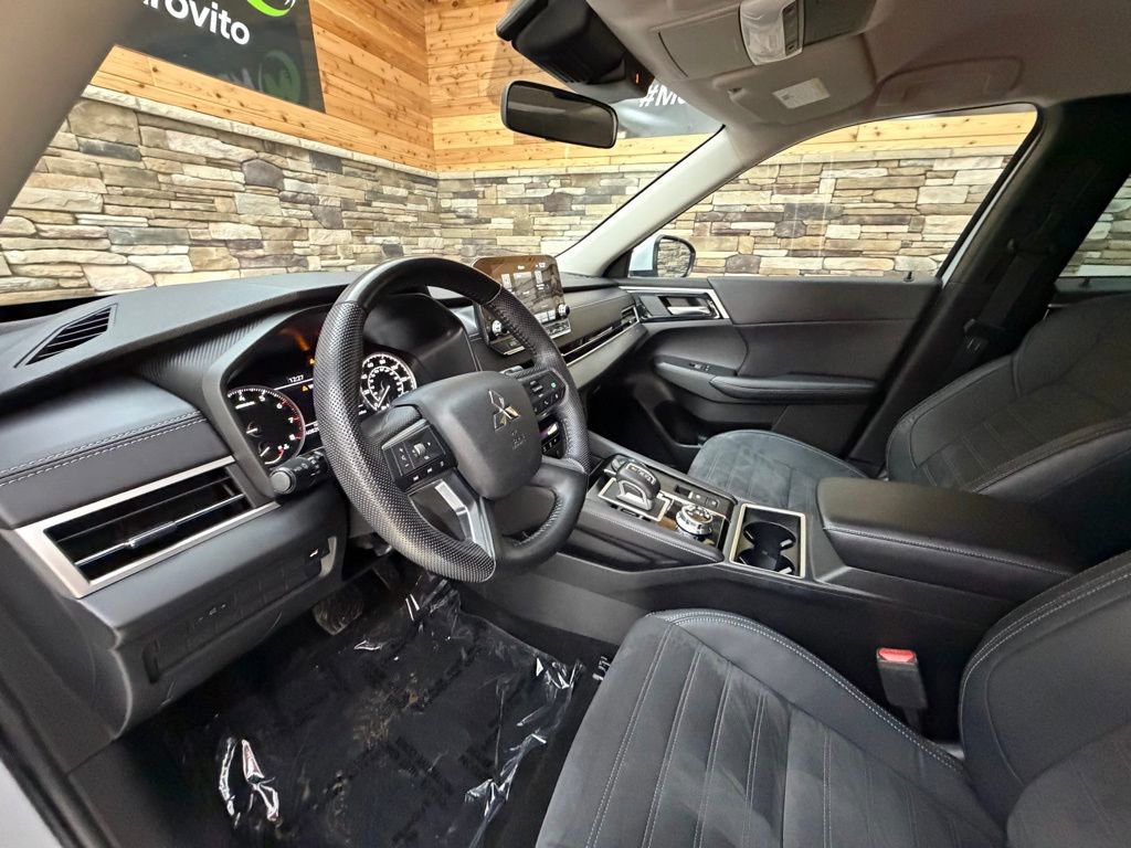 Used 2023 Mitsubishi Outlander SE image 10