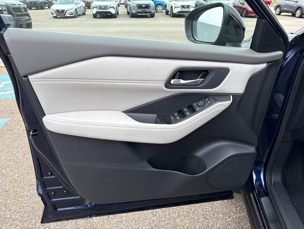 New 2026 Nissan Rogue SV AWD/4WD image 10