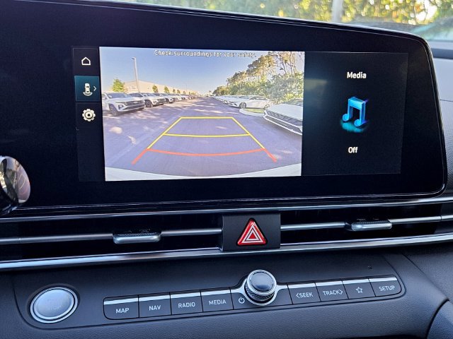 Certified 2025 Hyundai Elantra SEL FWD image 14