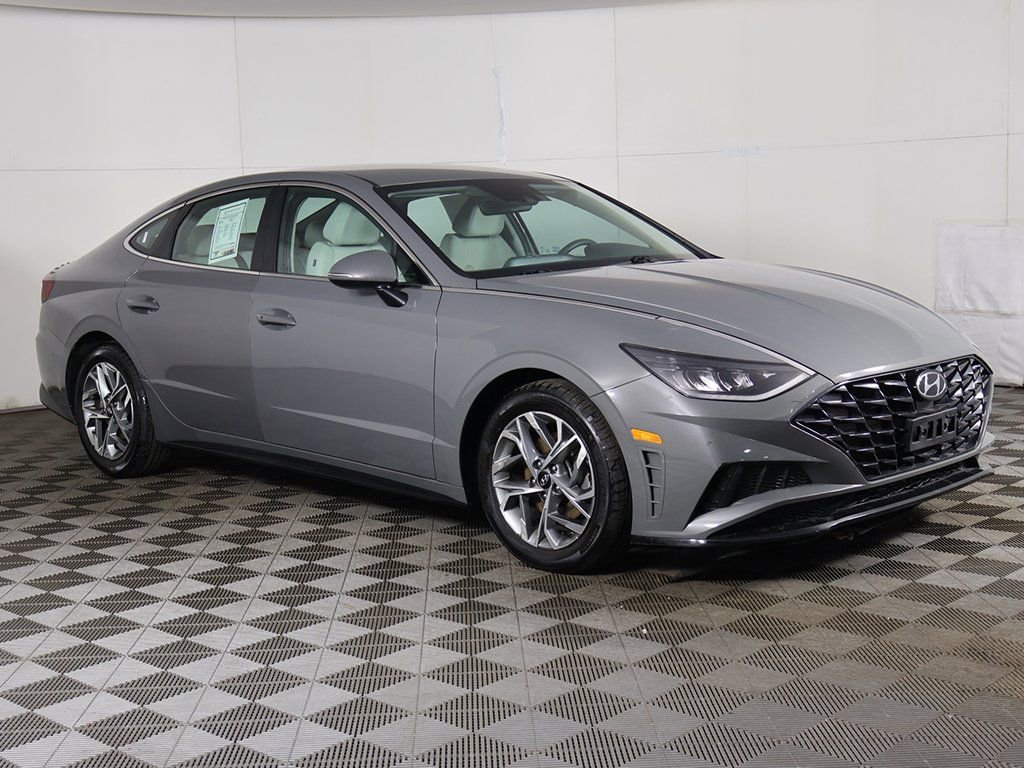 Used 2023 Hyundai Sonata SEL FWD image 2