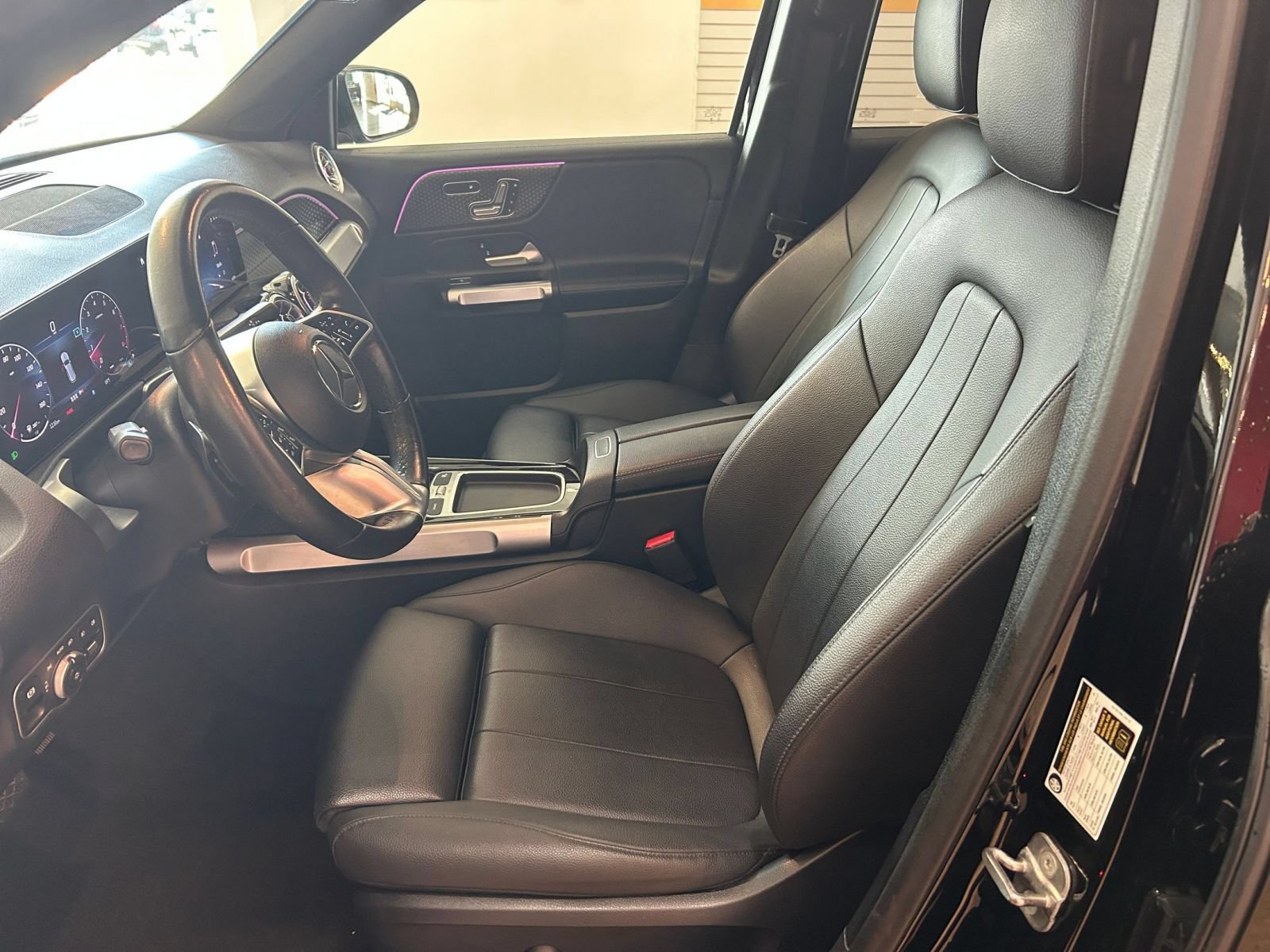 Used 2025 Mercedes-Benz GLB 250 image 27
