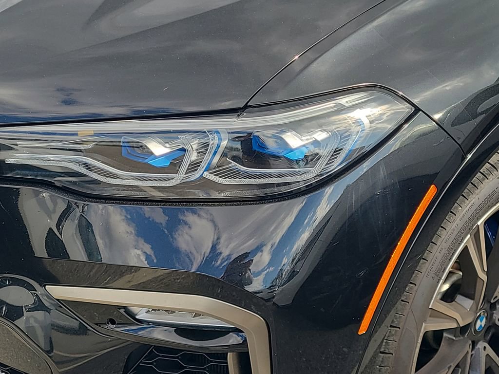 Used 2021 BMW X7 M50i w/ Dynamic Handling Package image 38