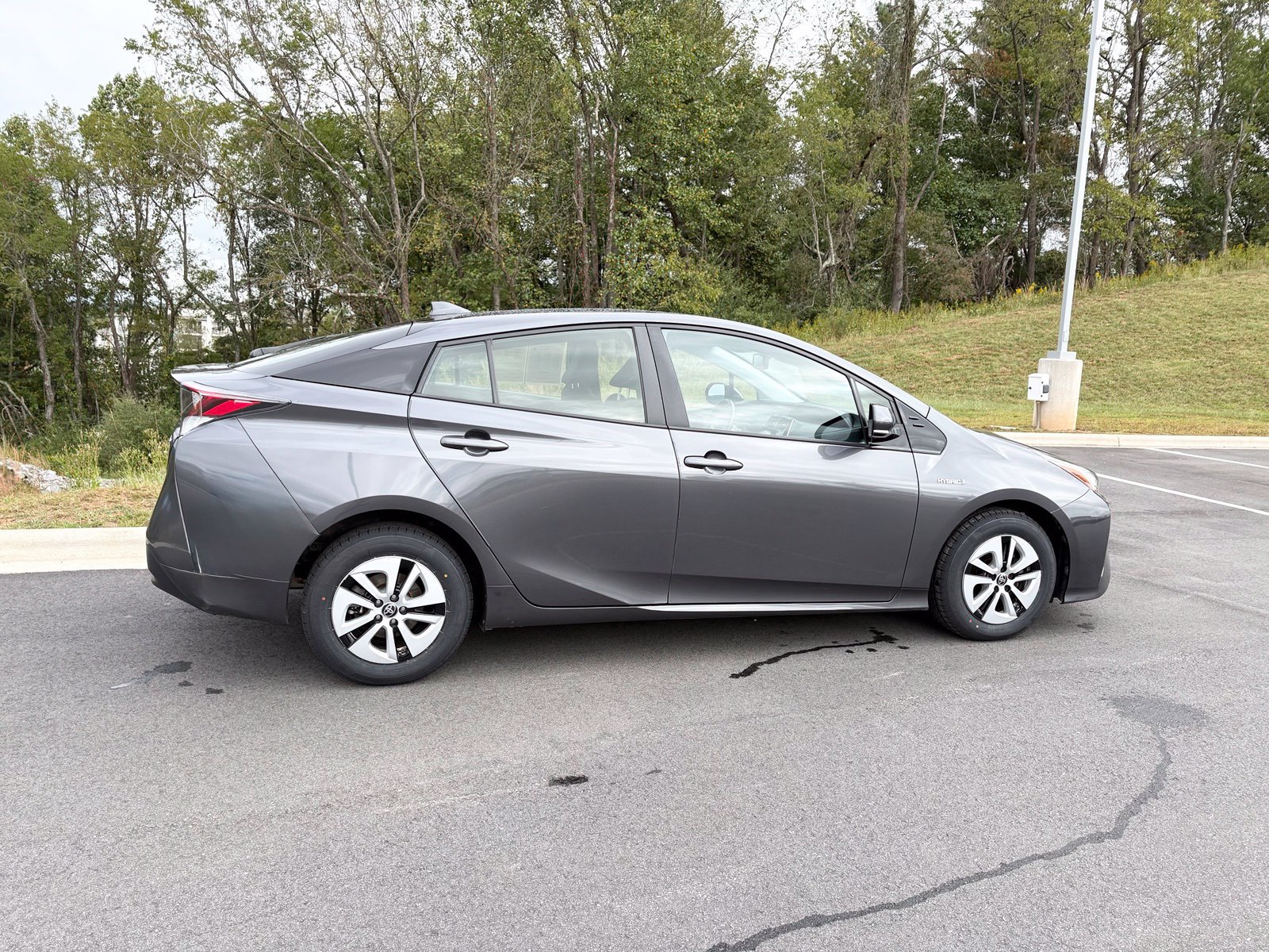 Used 2017 Toyota Prius Four w/ Advanced Technology Package FWD image 8