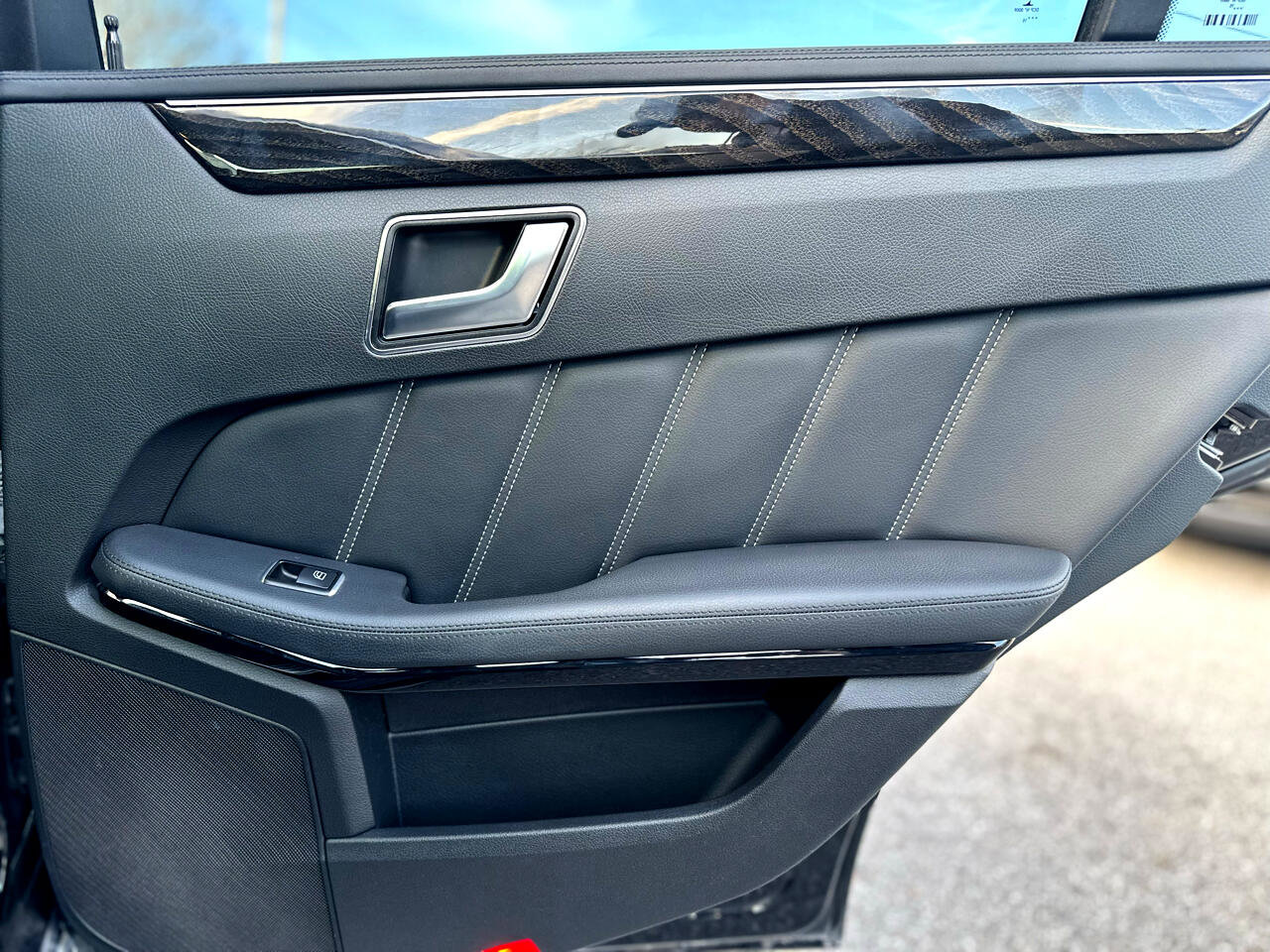 Used 2016 Mercedes-Benz E 400 Sedan image 38